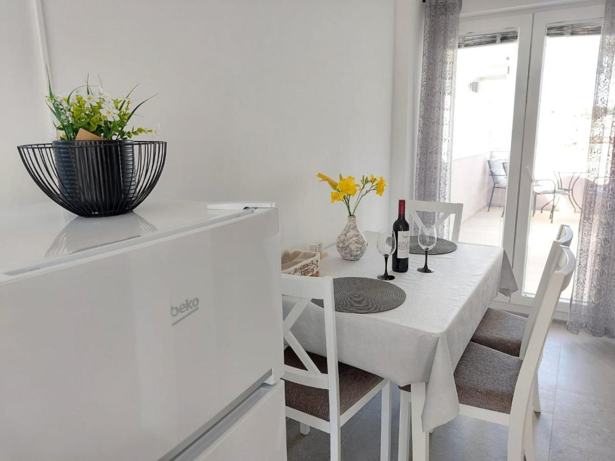 Apartments Lavanda - Free Parking And Grill Jezera Eksteriør bilde