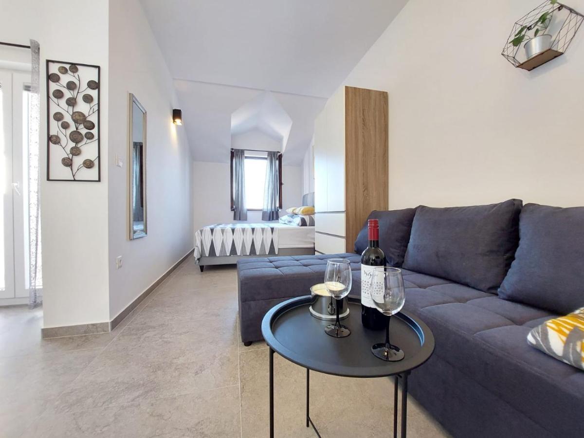 Apartments Lavanda - Free Parking And Grill Jezera Eksteriør bilde